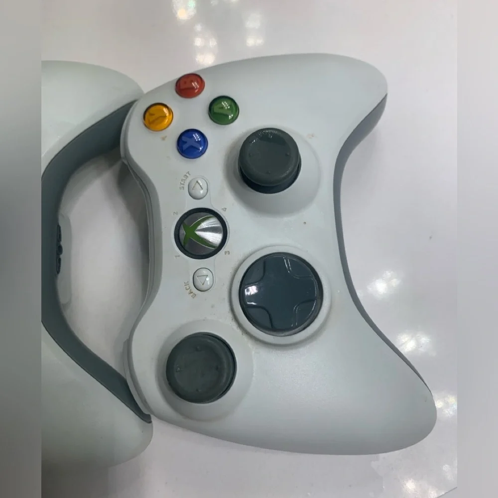 Official Microsoft Xbox 360 White 2 PreOwned Controllers! Authentic! thrifted.